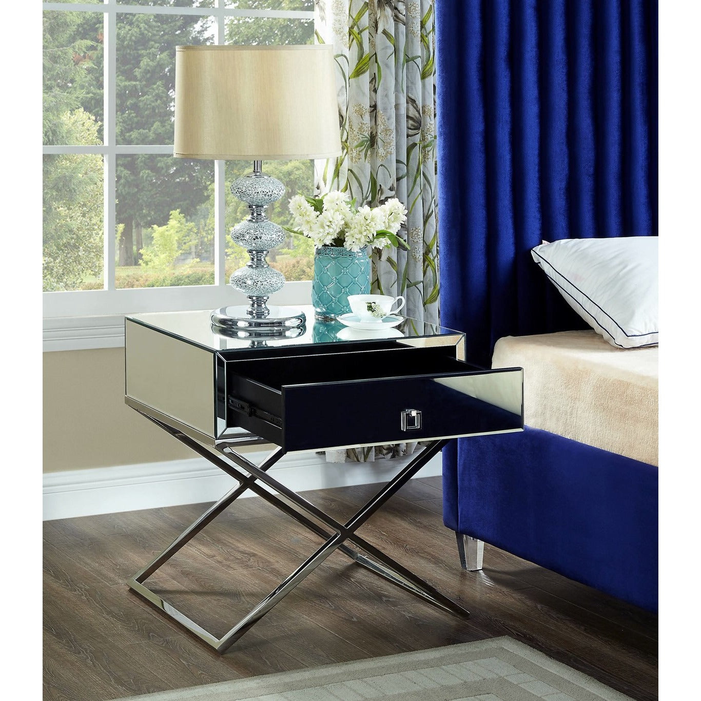 Meridian Furniture Lynn Side Table-Minimal & Modern