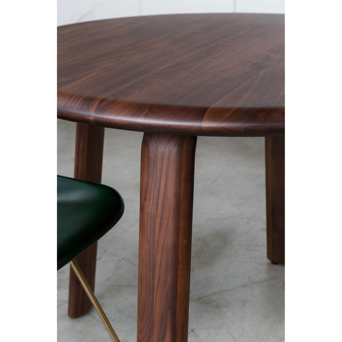Moe's Home Collection Malibu Round Dining Table Walnut - BC-1047-03