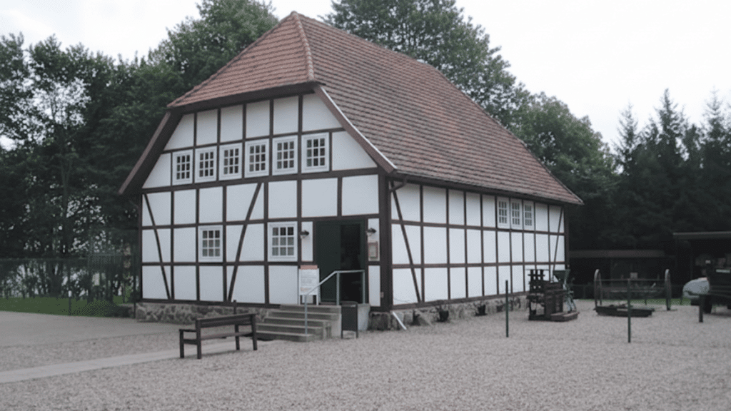 half-hip-roof-jerkinhead-roof