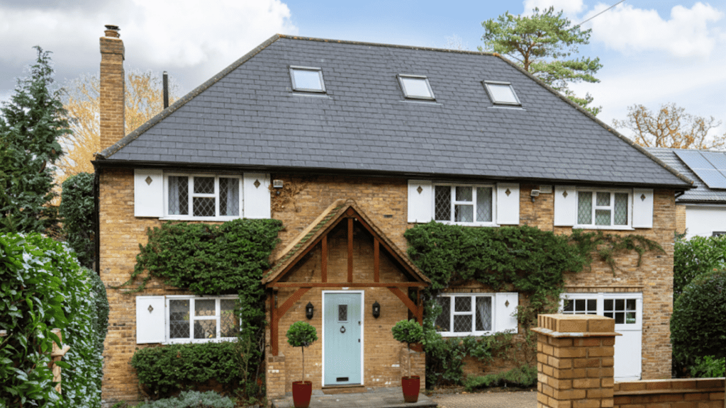 key-features-of-a-hip-roof