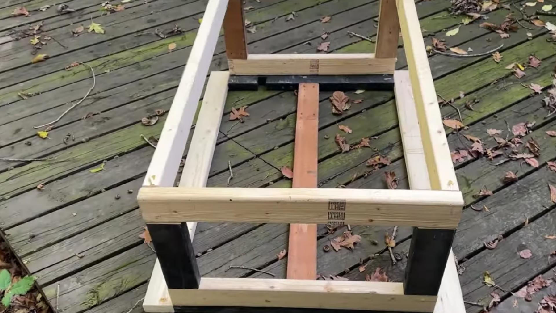 outdoor cat shelter plan showing a safe, dry space with room for cats to rest away from wind and rain