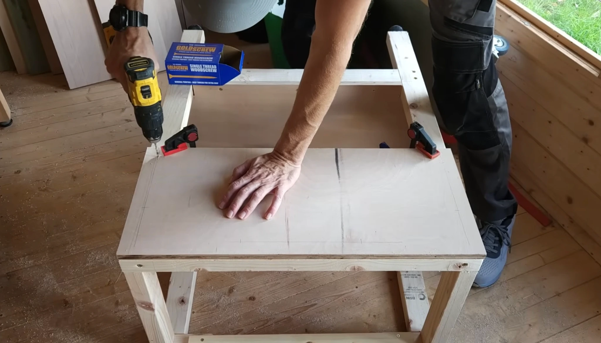 adding side and back braces to diy router table to improve stability