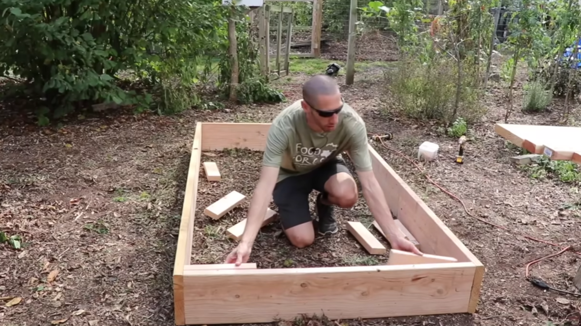 assembling a strong wooden raised bed frame with screws