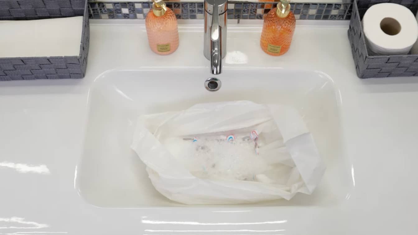how to clean shower head with a vinegar bag set in the sink before starting the easy soak cleaning method